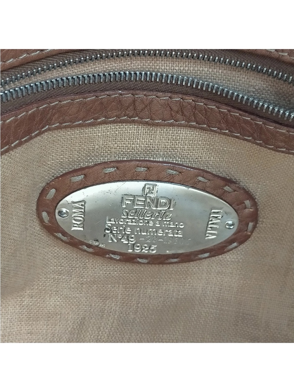 FENDI SELLERIA LEATHER TOTE BAG - Picture 6 of 9